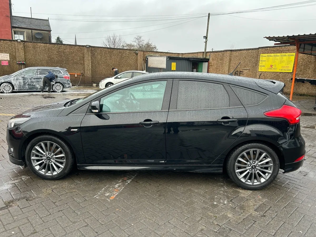 Ford Focus 2018 ST LINE 1.5L - Image 2