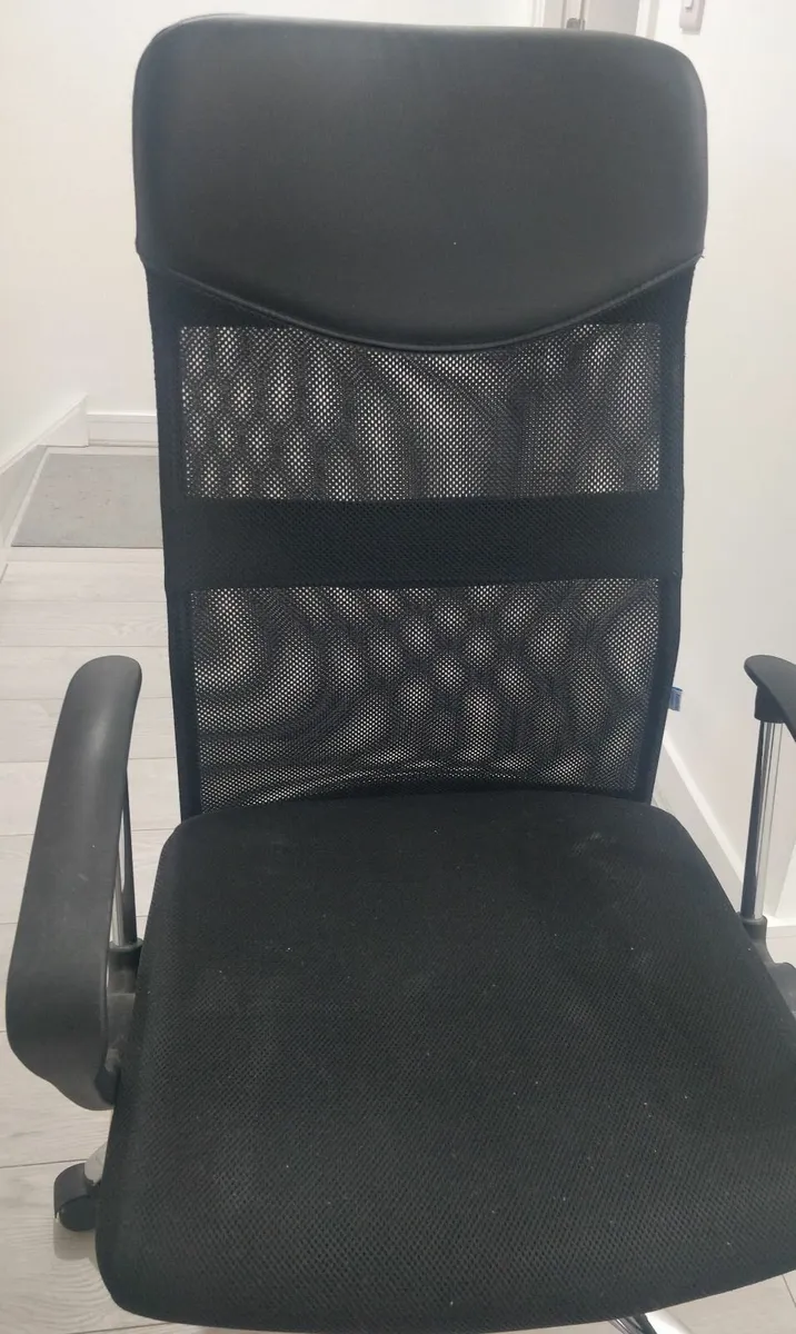 Ergonomic Mesh Office Chair – Great Condition