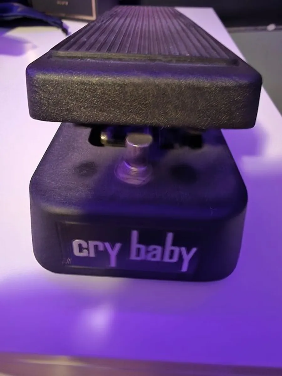 Cry baby wah pedal for guitar - Image 1