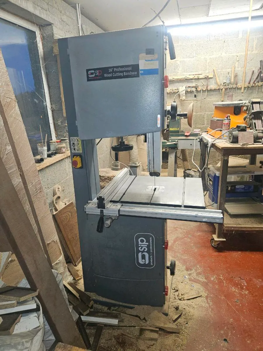 SIP 16INCH bandsaw and dust extractor - Image 1