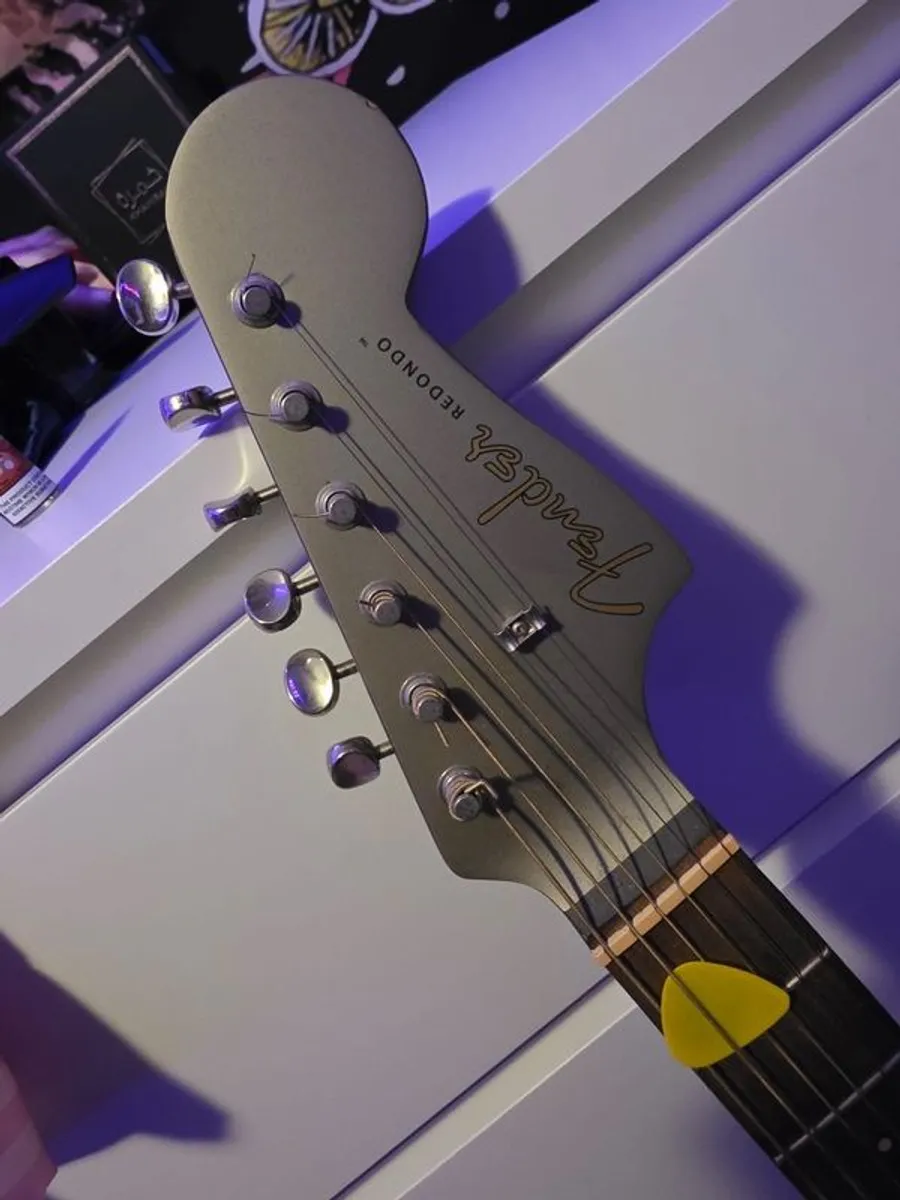 Electric-acoustic fender rodeo guitar - Image 2