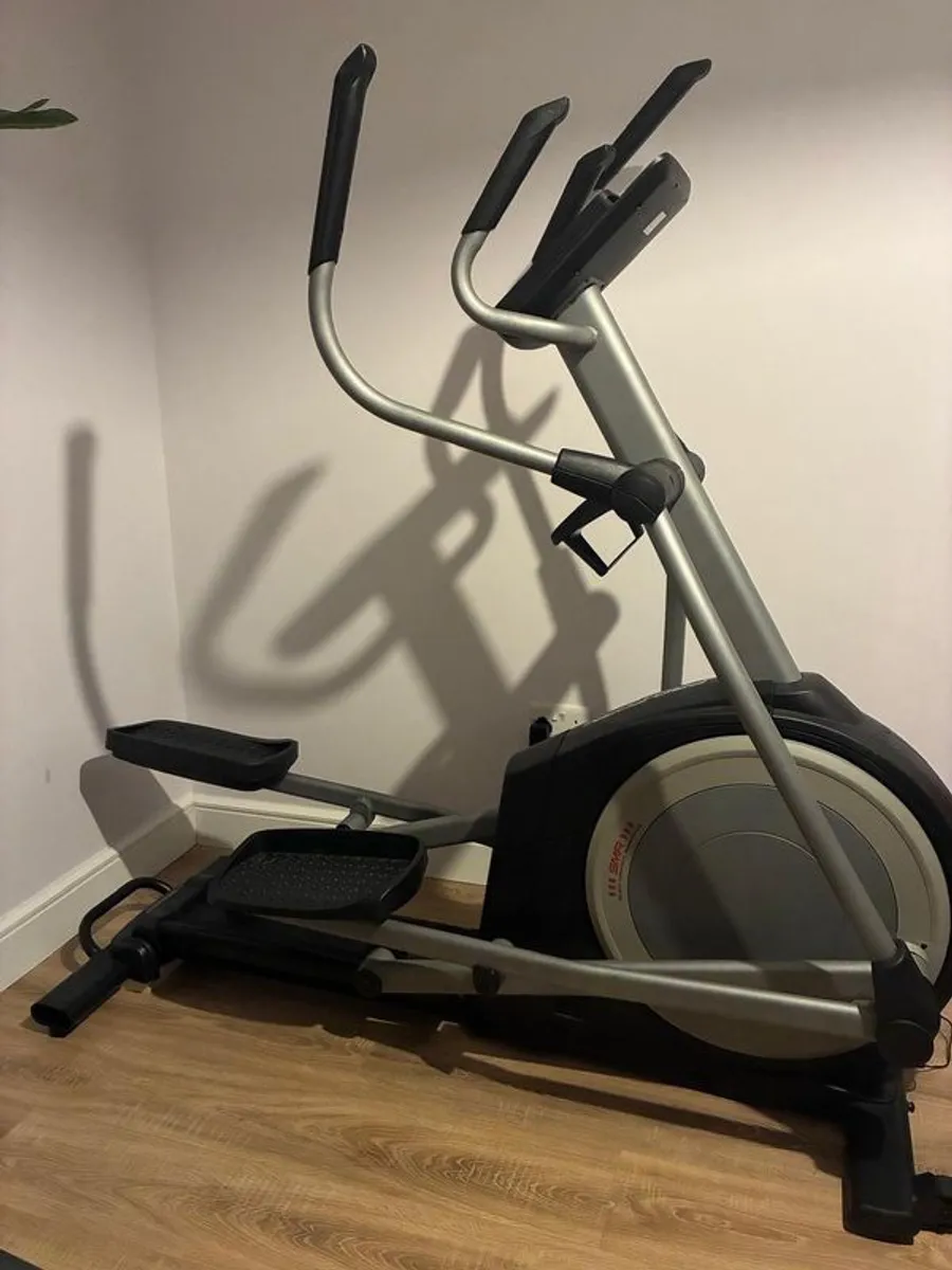 Pro Form 420e cross trainer - Image 1