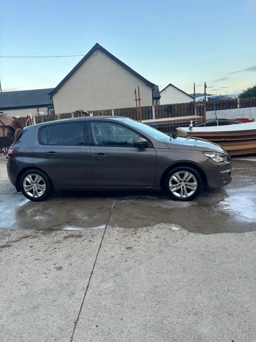 Peugeot 308 - Image 1