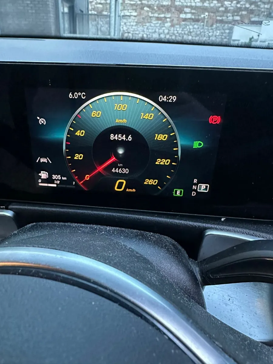 Mercedes-Benz GLB 2023 - Image 2