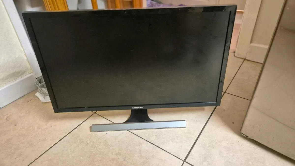 Samsung 28” 4K UHD Monitor (U28E590D) - Image 1