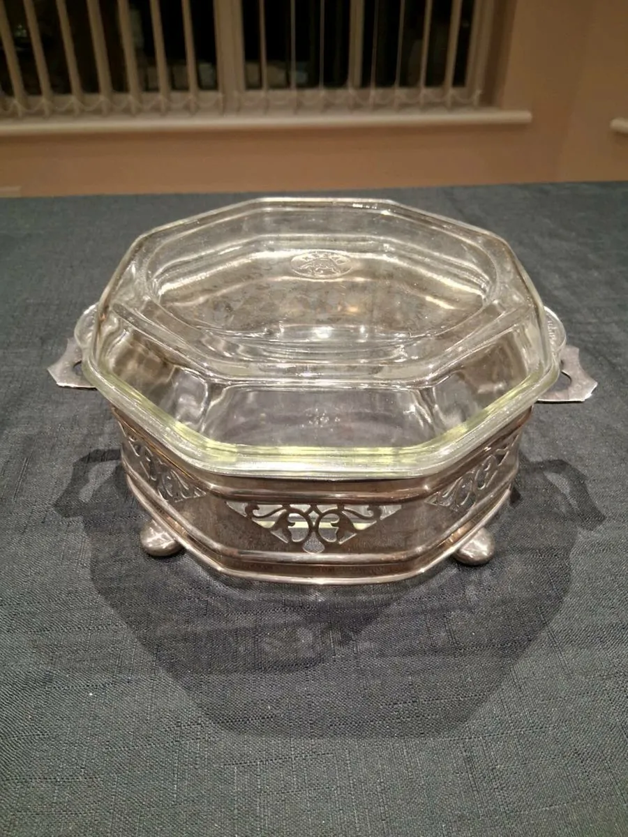 Vintage Pyrex Dish With EPNS Base - Image 1