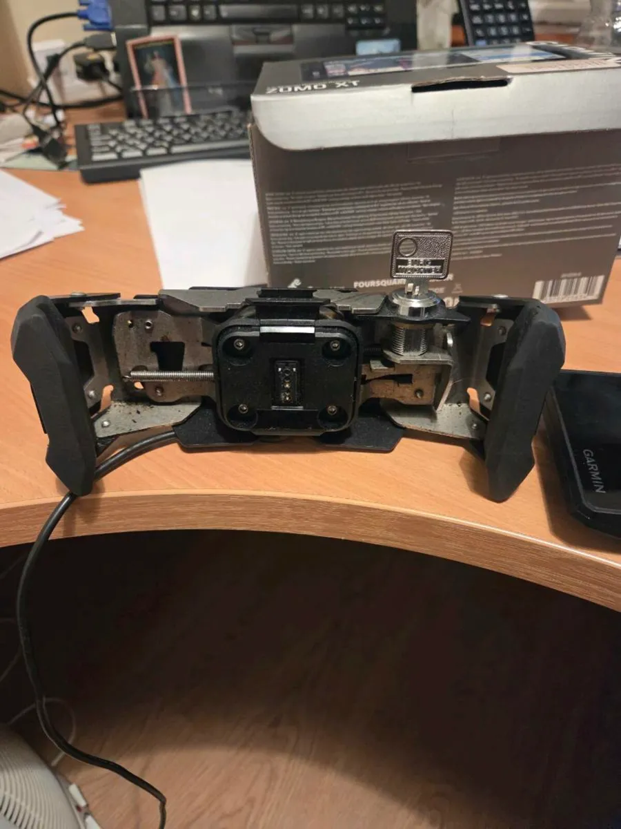 Garmin 5.5 " all terrain motorbike navigator - Image 3