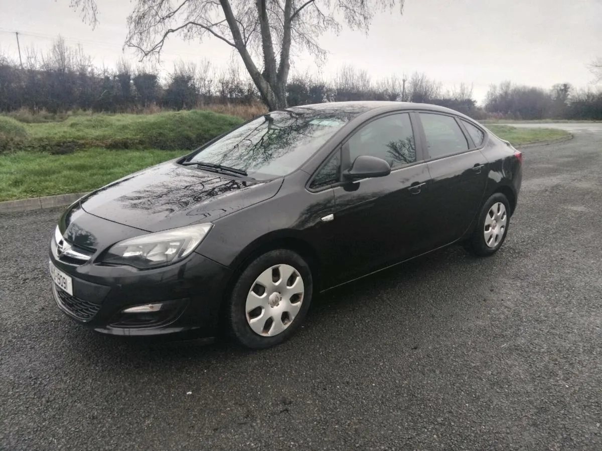 2014 Opel Astra - Image 2