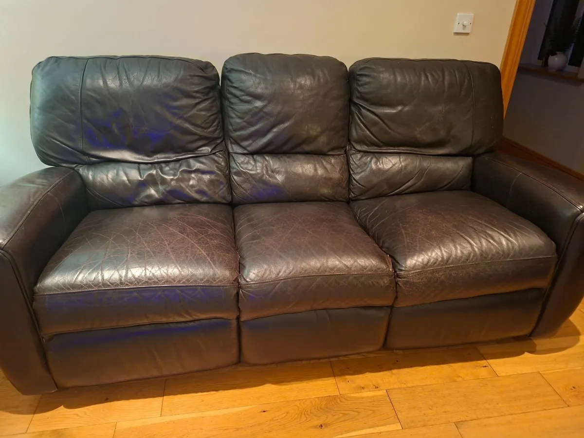 Leather couch - Image 1