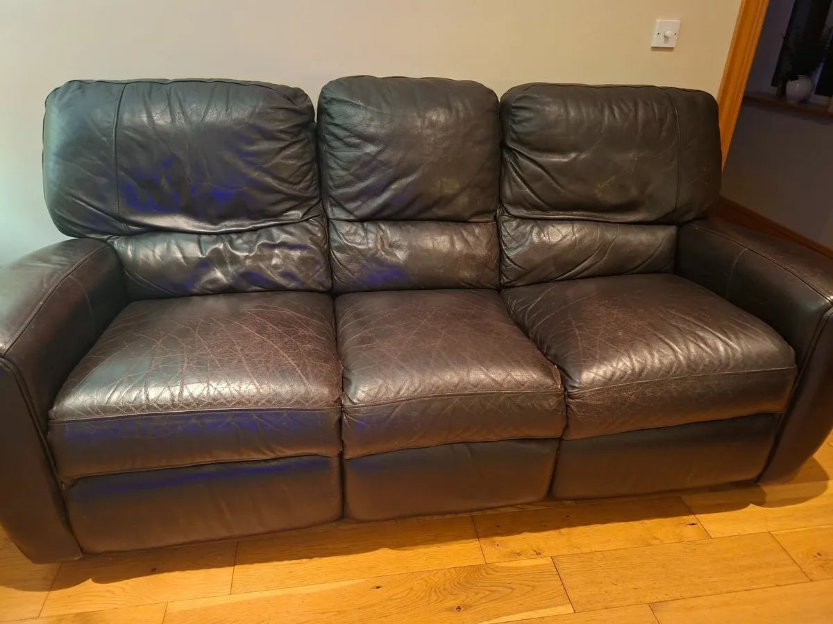 Leather couch - Image 4