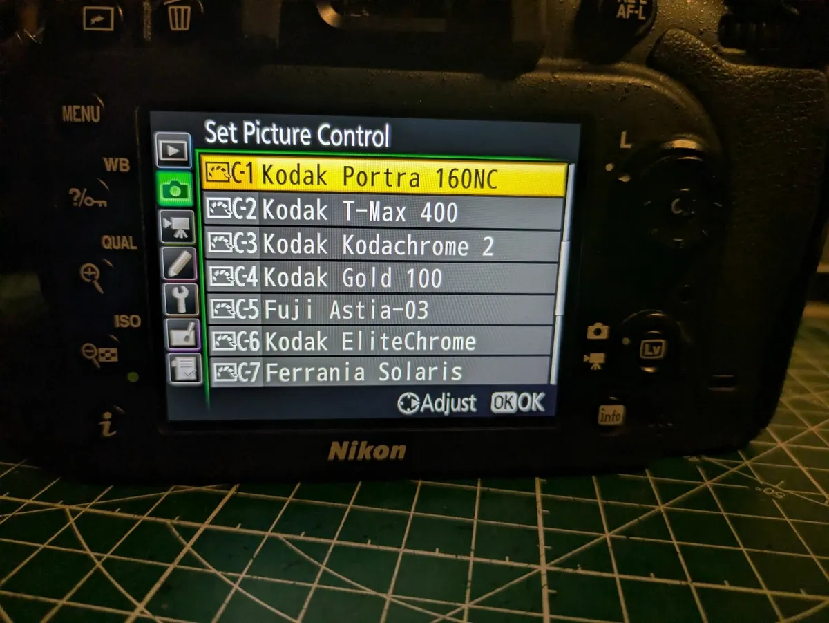 Nikon D7200 24MP DSLR with WiFi, 2 SD,  body only - Image 2