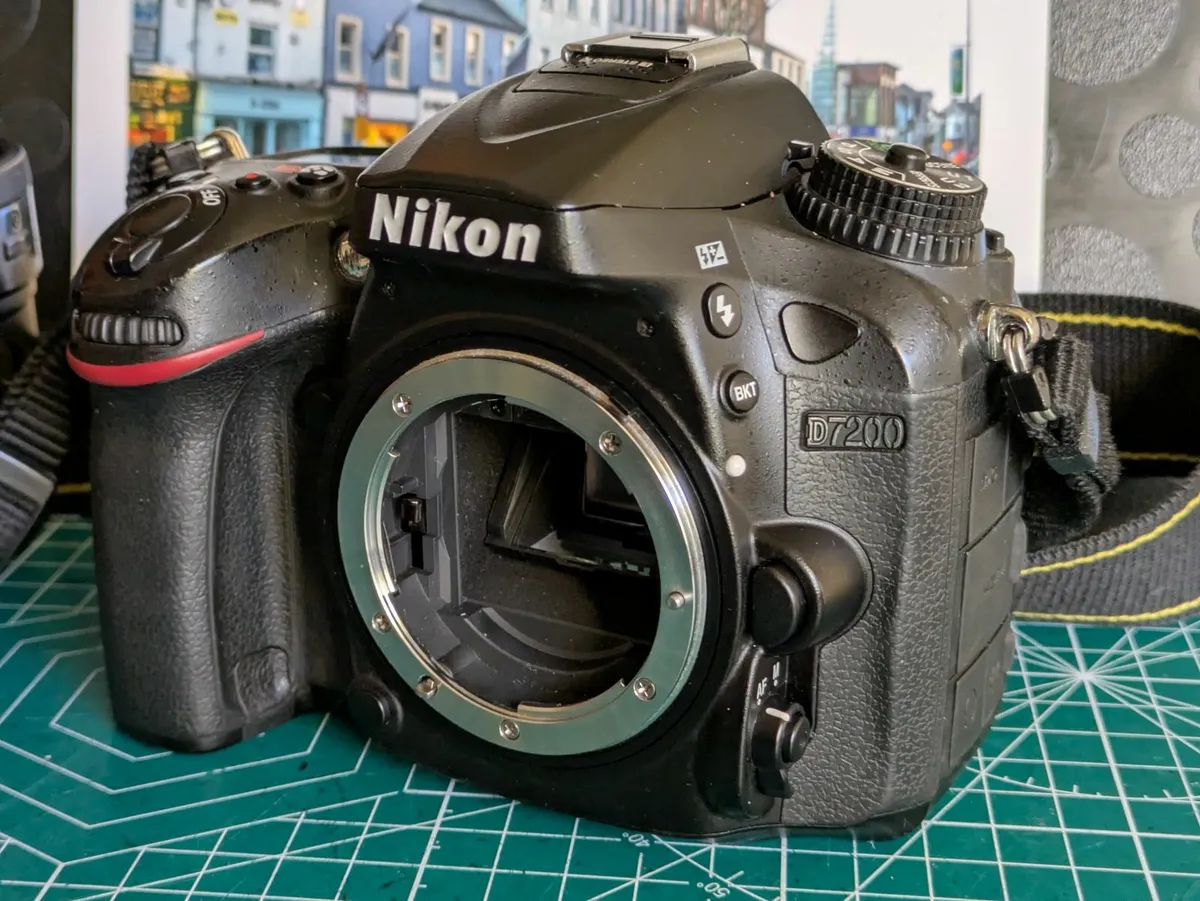 Nikon D7200 24MP DSLR with WiFi, 2 SD,  body only - Image 4