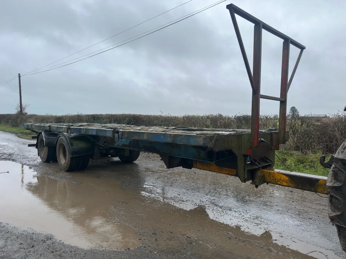 Bale trailer - Image 1