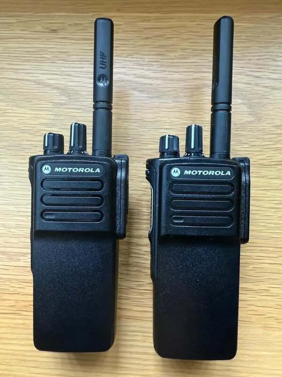 Walkie Talkie(professional)2x Motorola dp4400e - Image 2