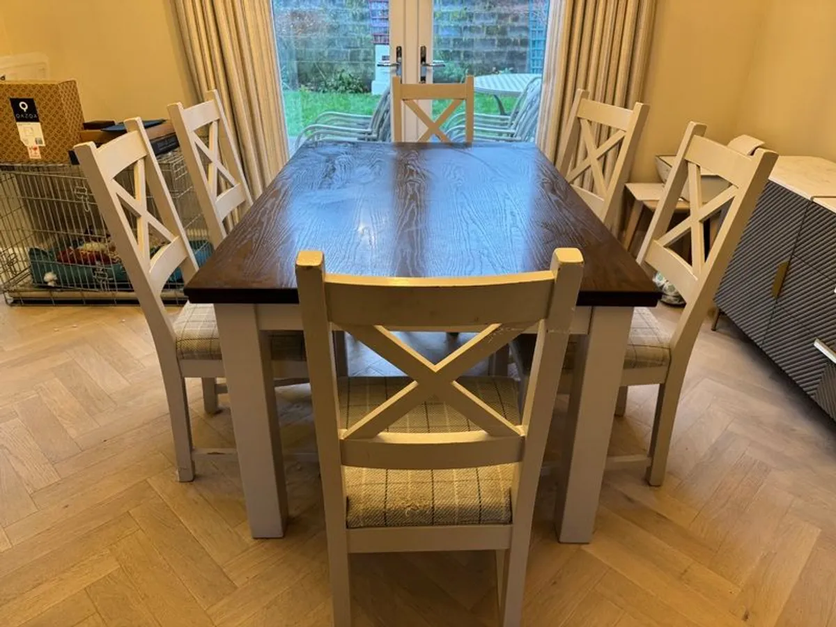 dining room table - Image 1