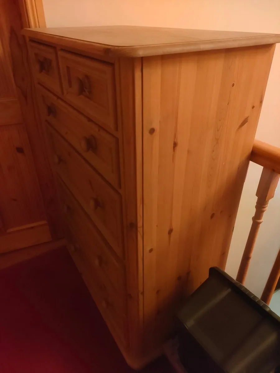 Pine chest of drawers - Image 1
