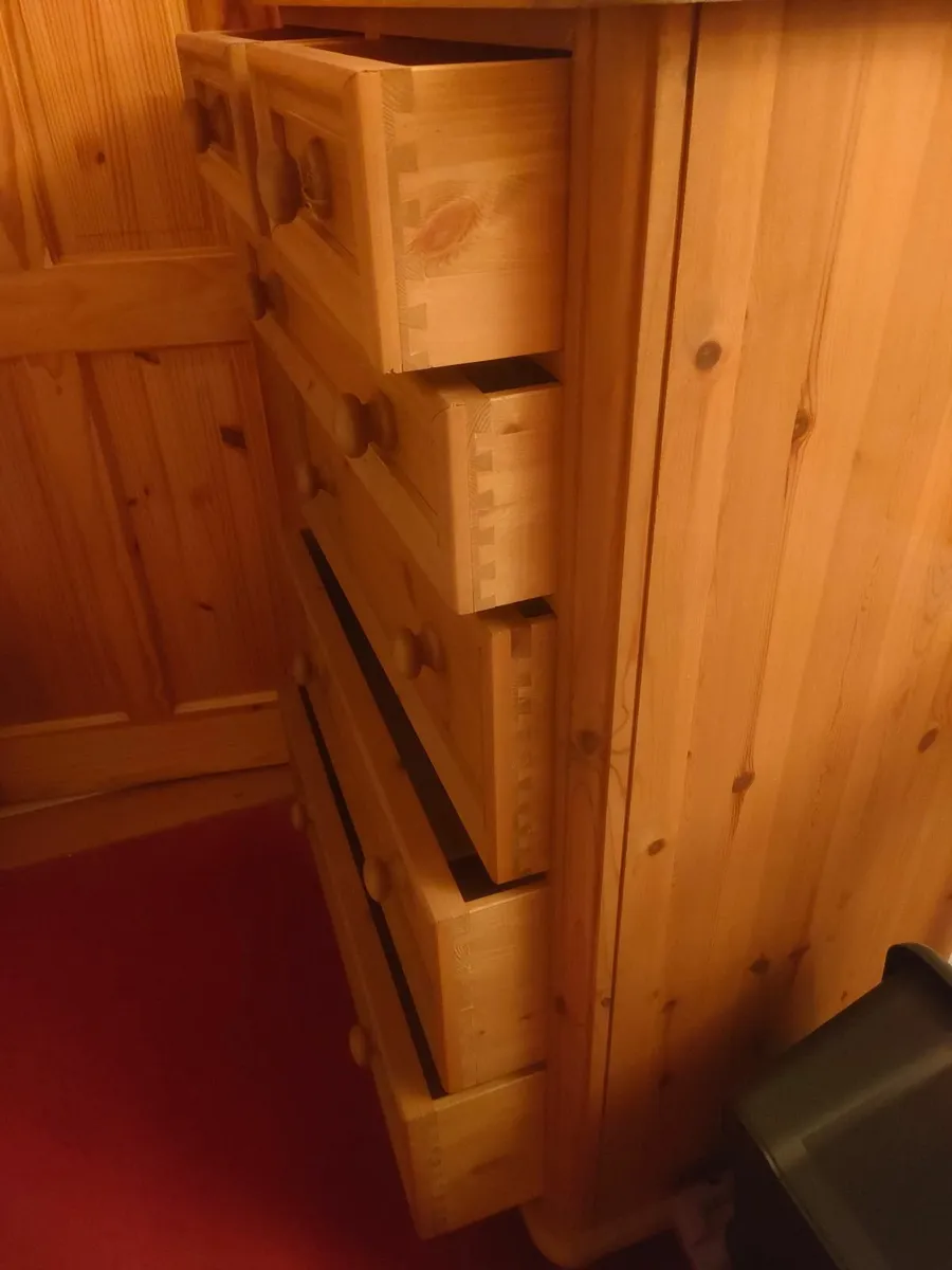 Pine chest of drawers - Image 2