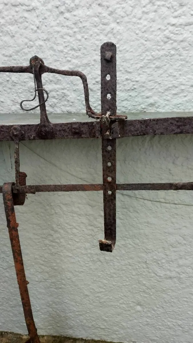 Large Antique Chimney fire Crane - Image 3