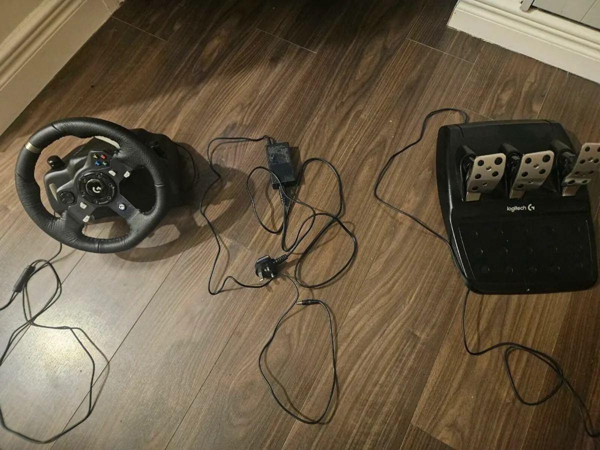 Logitech wheel and pedals for xbox - Image 1