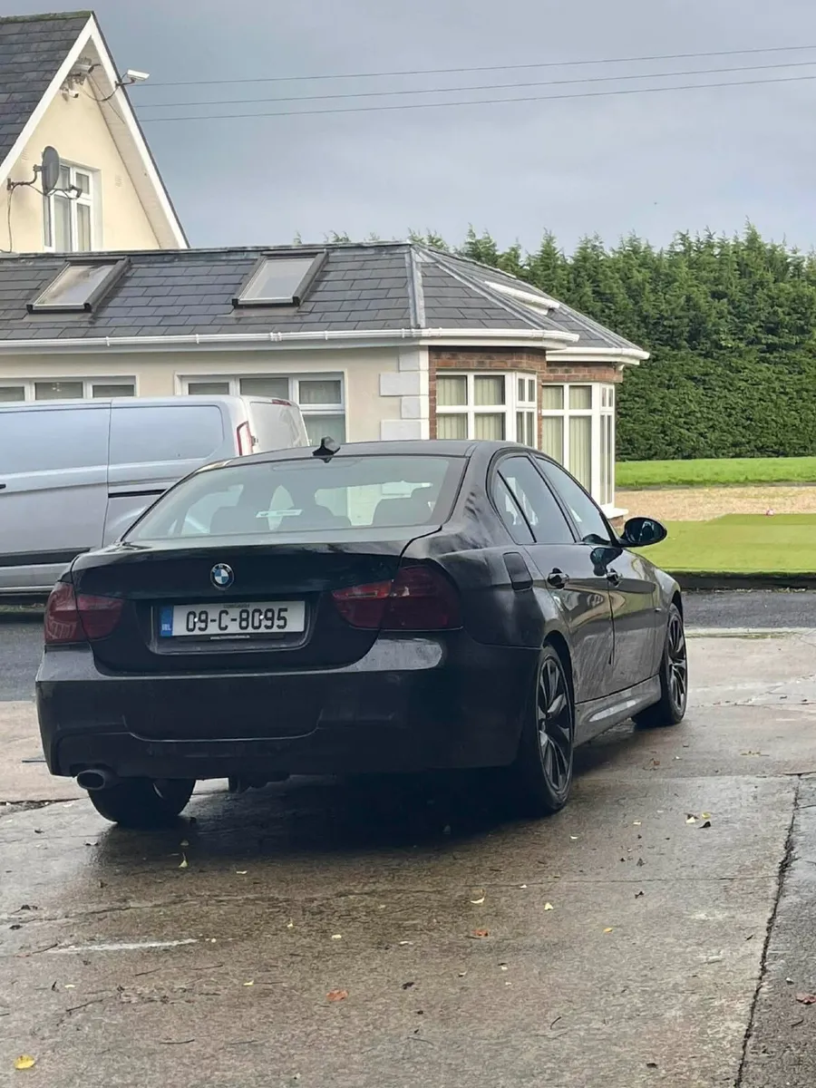 BMW 3-Series 2009 - Image 4