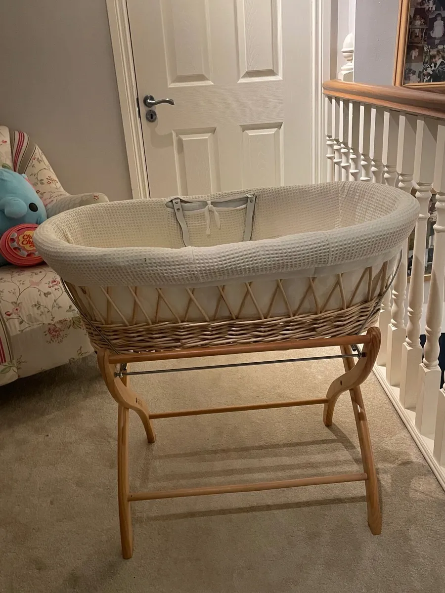 Moses basket and stand - Image 1