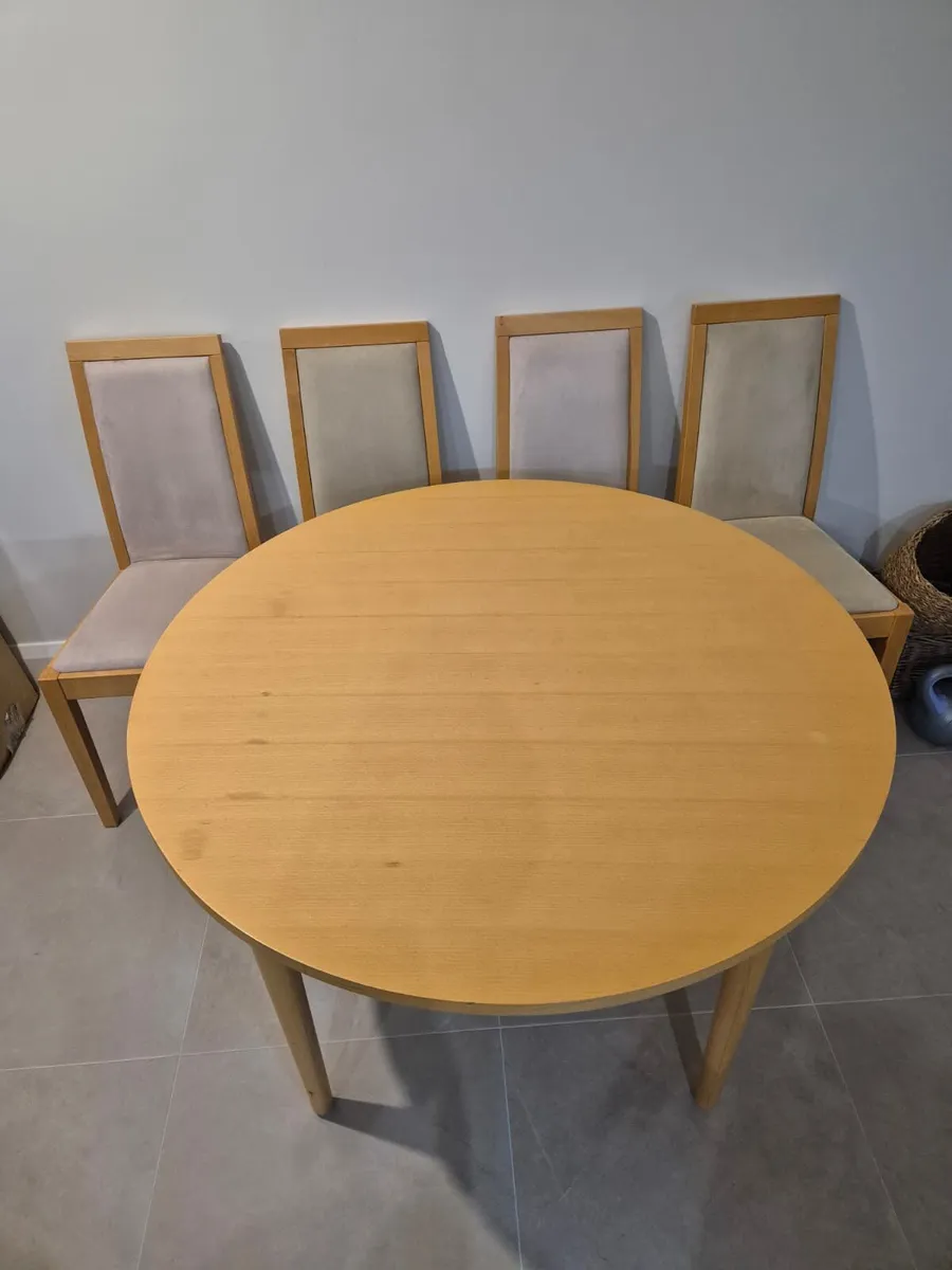 Dining table and chairs - Image 1