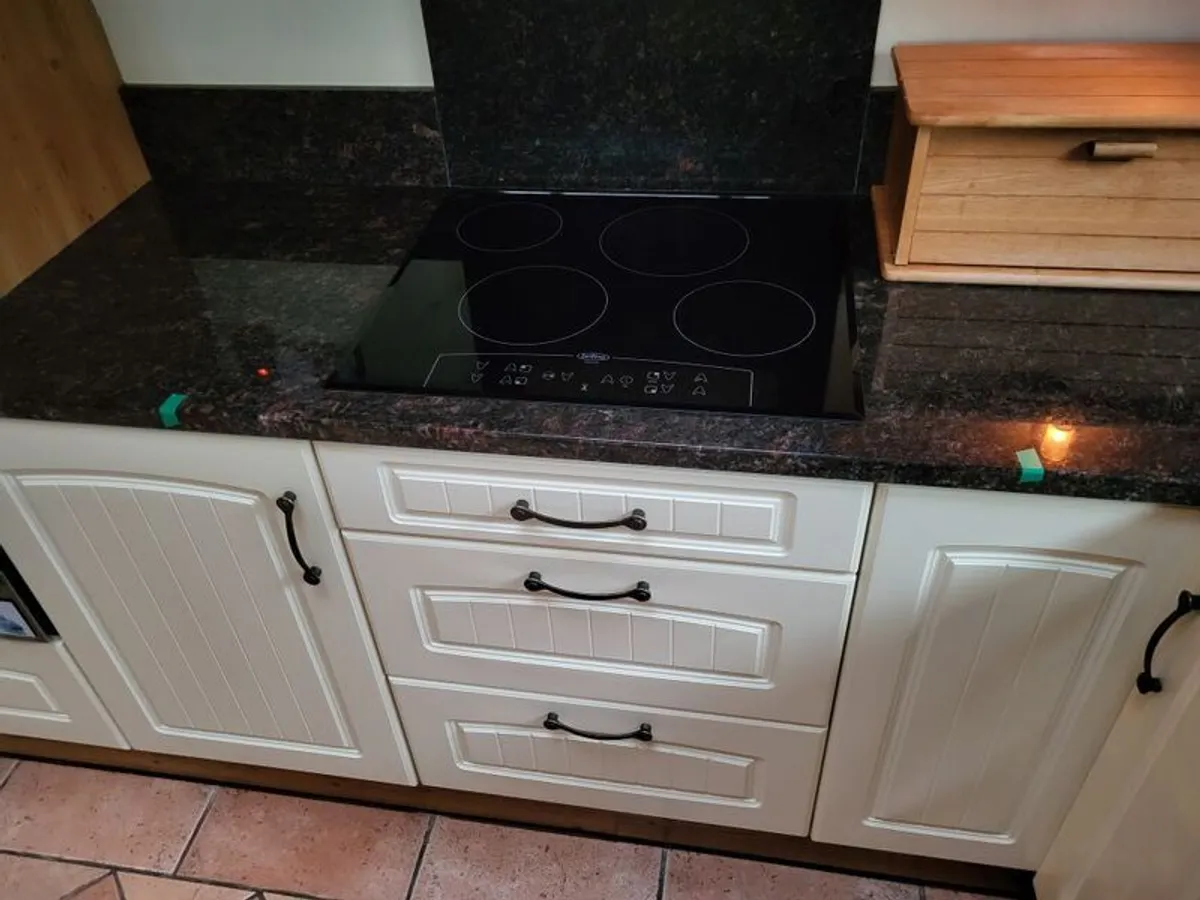 electric hob - Image 1