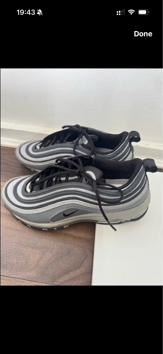 Nike shoes - Image 1