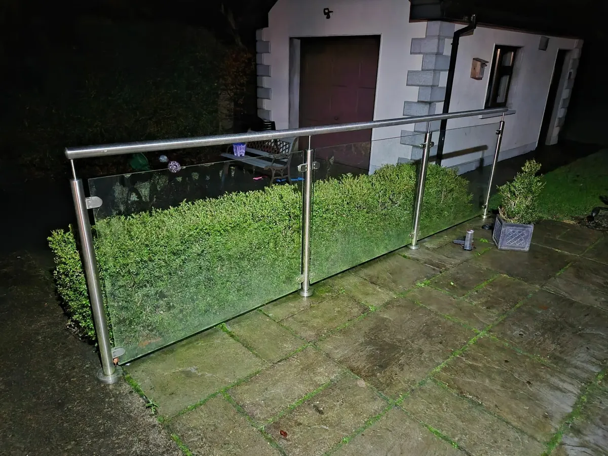 Patio glass screen - Image 1