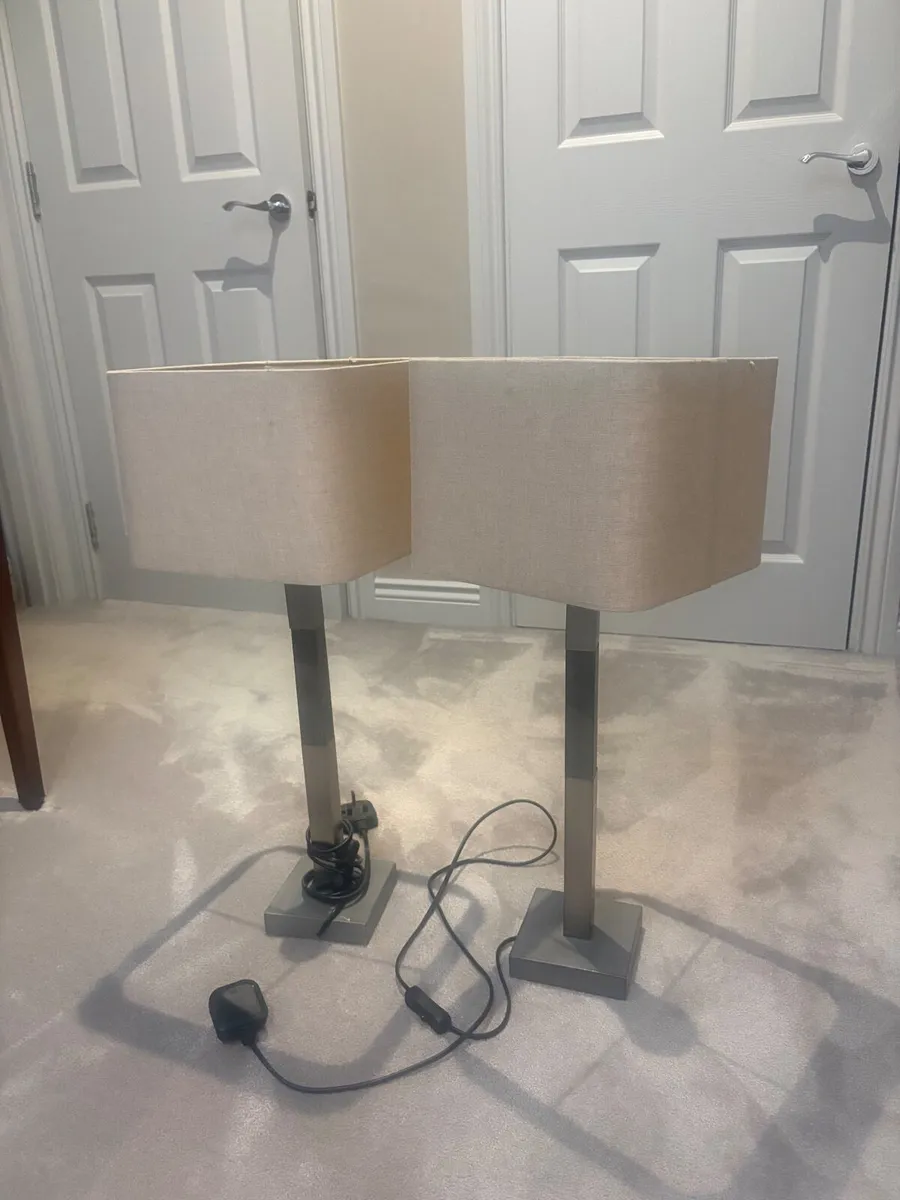 2 matching lamps and shades - Image 2