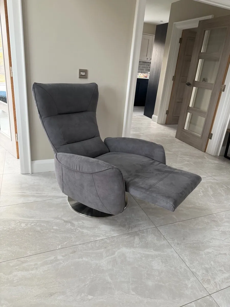 Electric Chair - Image 1