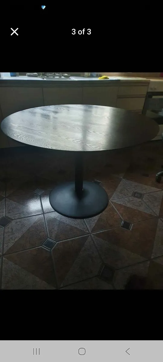 Kitchen table - Image 1