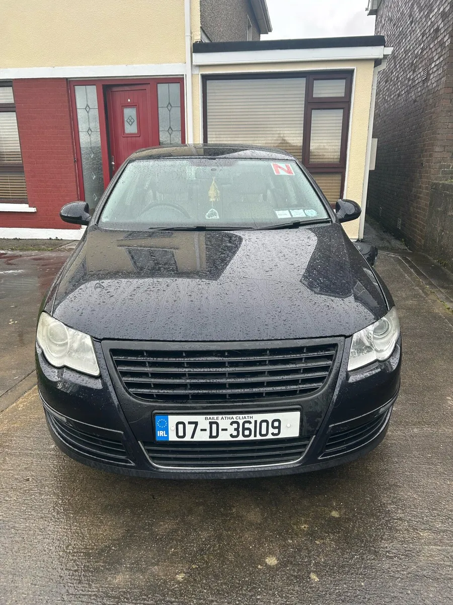 Volkswagen Passat 1.6 FSI - Image 1