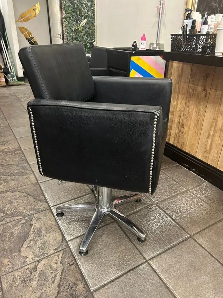 Hairdressing /barber salon chairs - Image 1