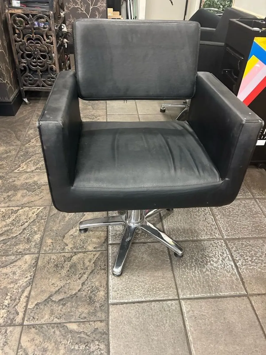 Hairdressing /barber salon chairs - Image 2