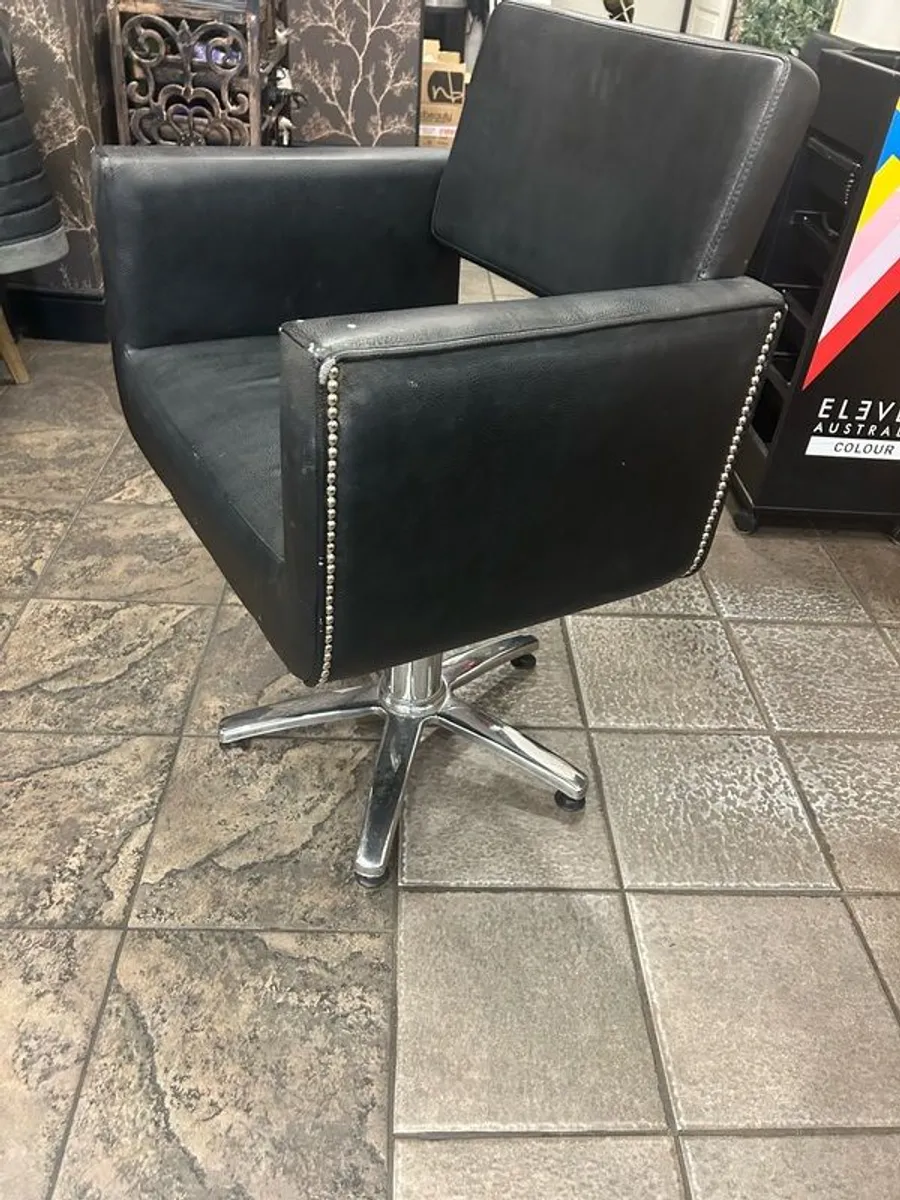 Hairdressing /barber salon chairs - Image 3
