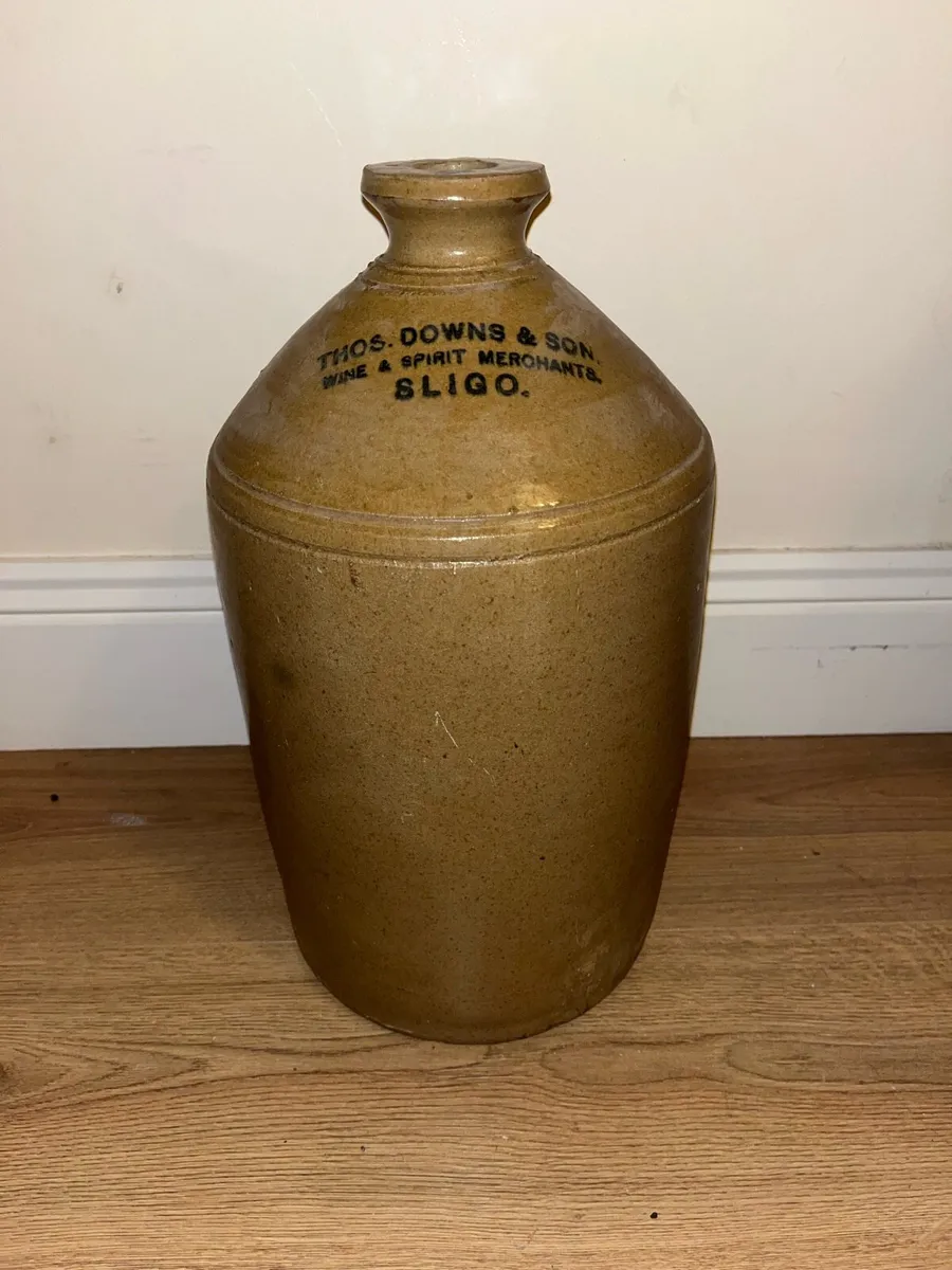 Stoneware flagon - Image 1