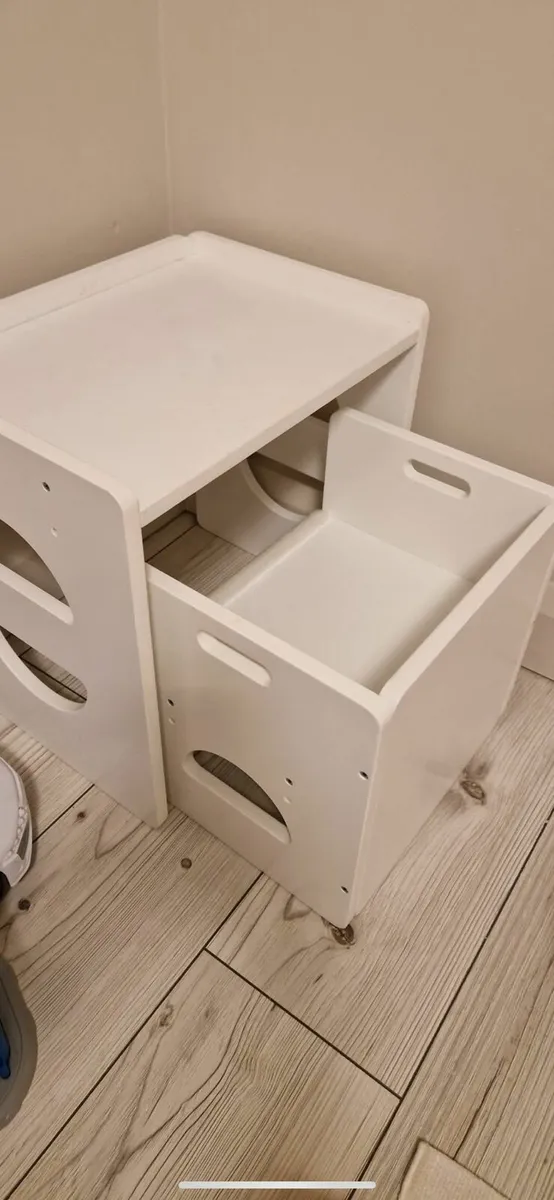 Toddler desk and chair