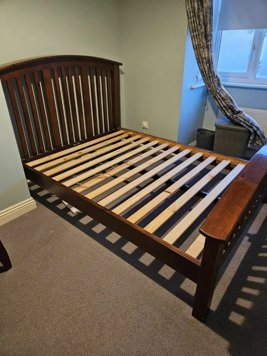 DOUBLE Sleigh bed and bedside lockers - Image 2