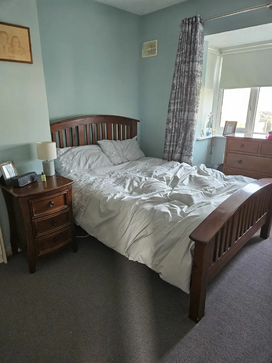 DOUBLE Sleigh bed and bedside lockers - Image 3