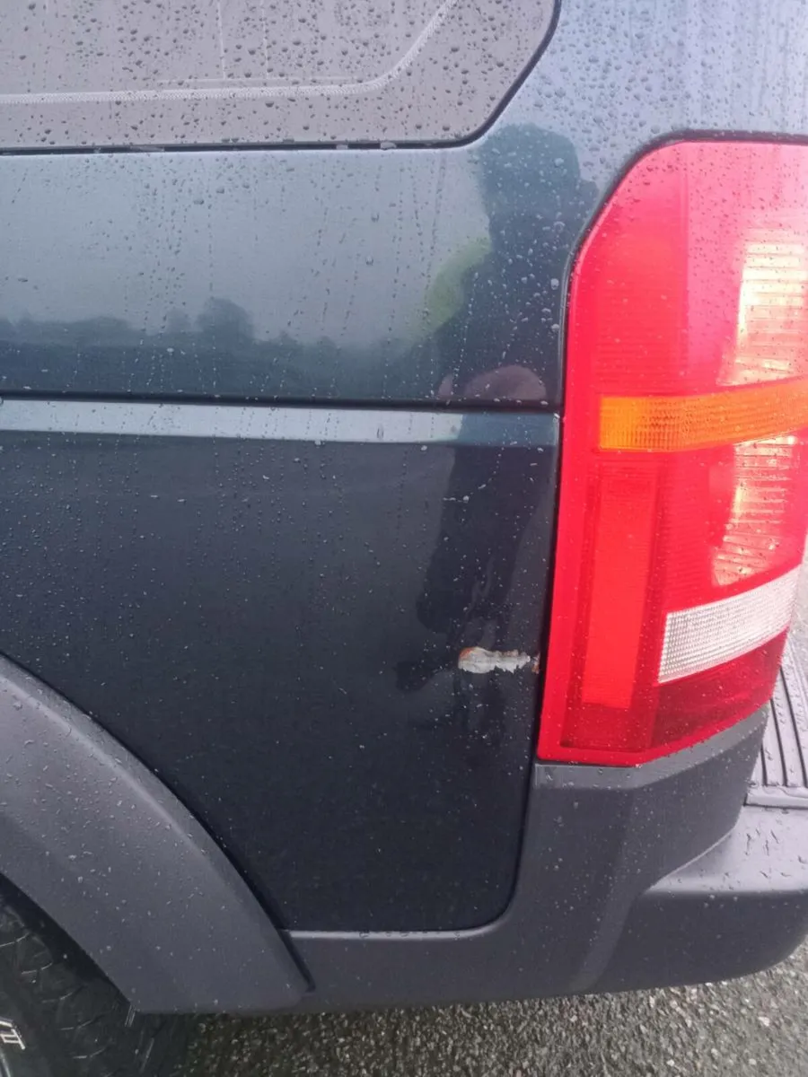 Land Rover Discovery crewcab - Image 3