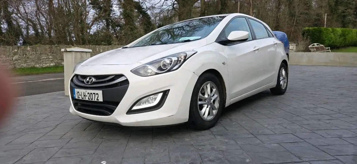 2012 White Hyundai i30 Diesel - Image 2