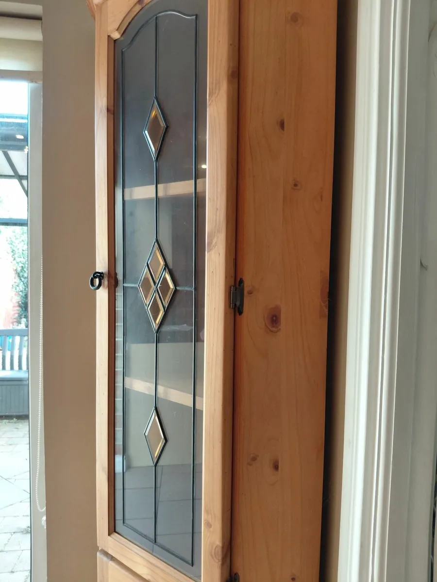 Corner glass display unit - Image 1