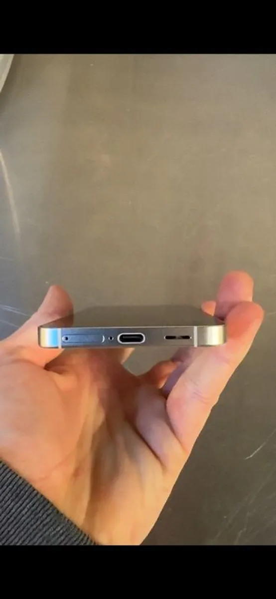 Samsung S24 - Image 3