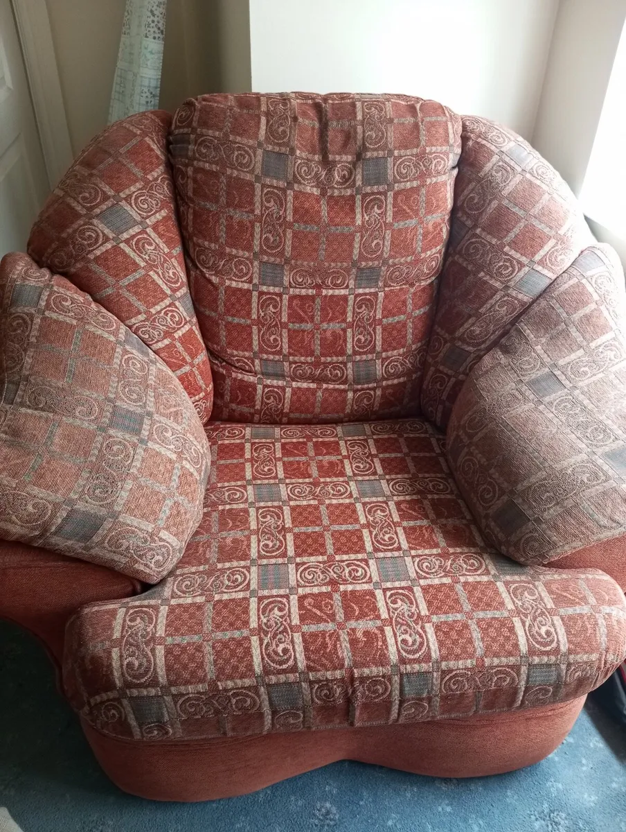 Free sofa and 2 armchairs - Image 2