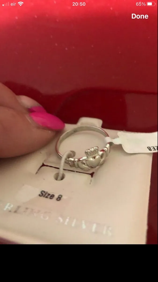 Ladies new claddagh ring size 9 €25 - Image 1
