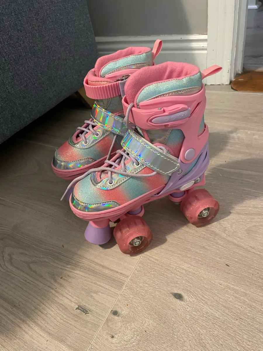 Light Up Rollerskates - Image 2