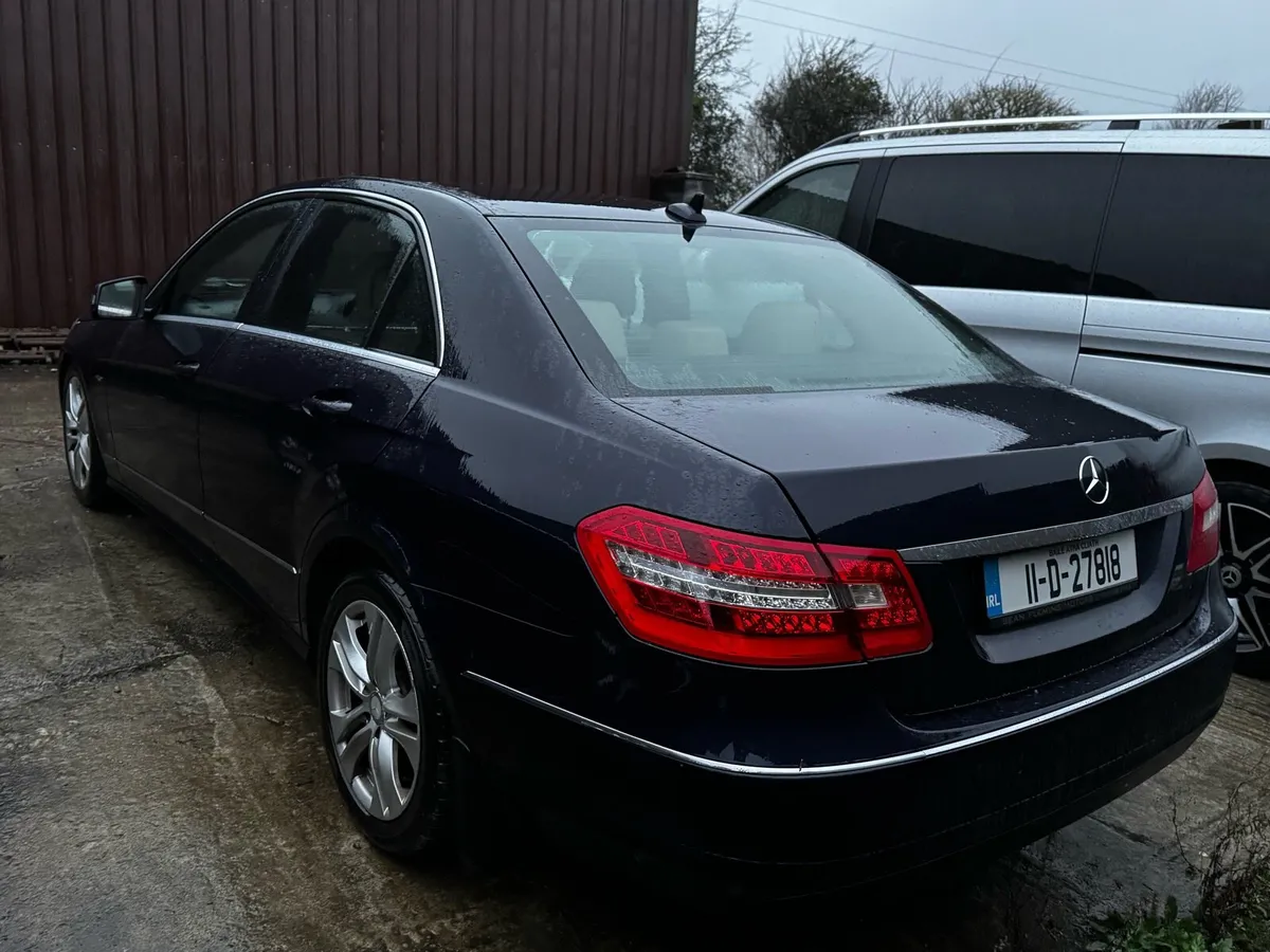 2011 Mercedes E200d - Image 2