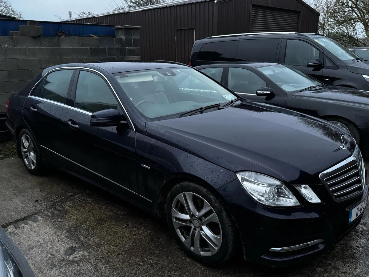 2011 Mercedes E200d - Image 3