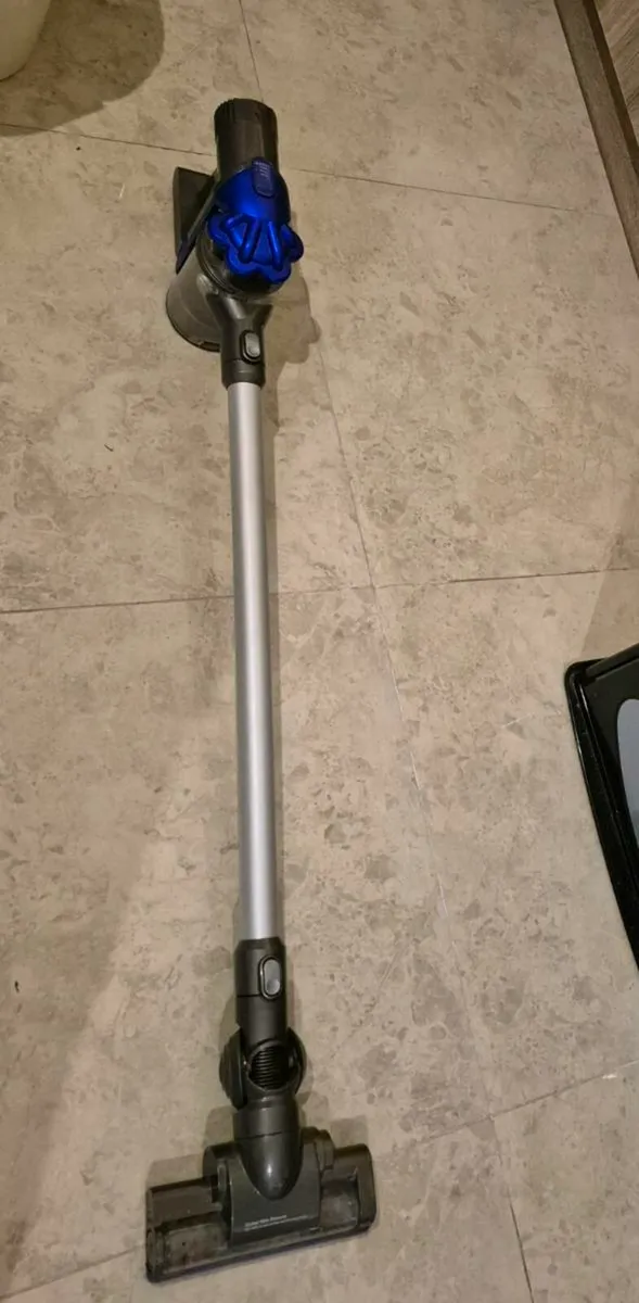 CORDLESS DYSON VERY GOOD POWER AND VERY GOOD SUCTI - Image 3